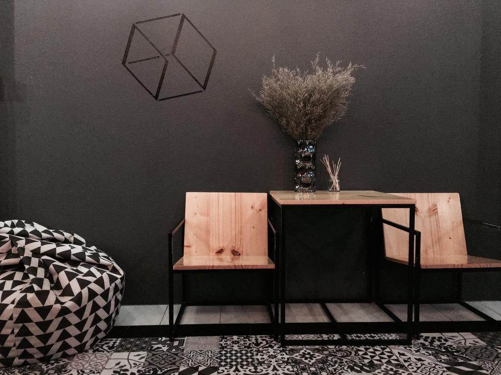 Box Poshtel