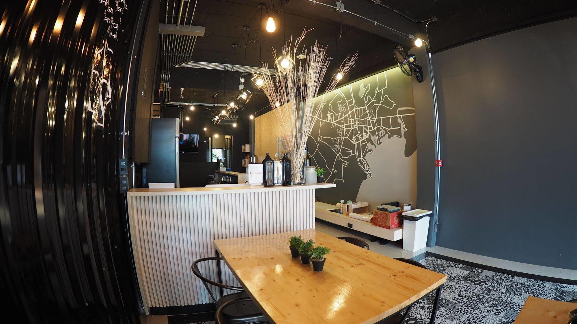 Box Poshtel